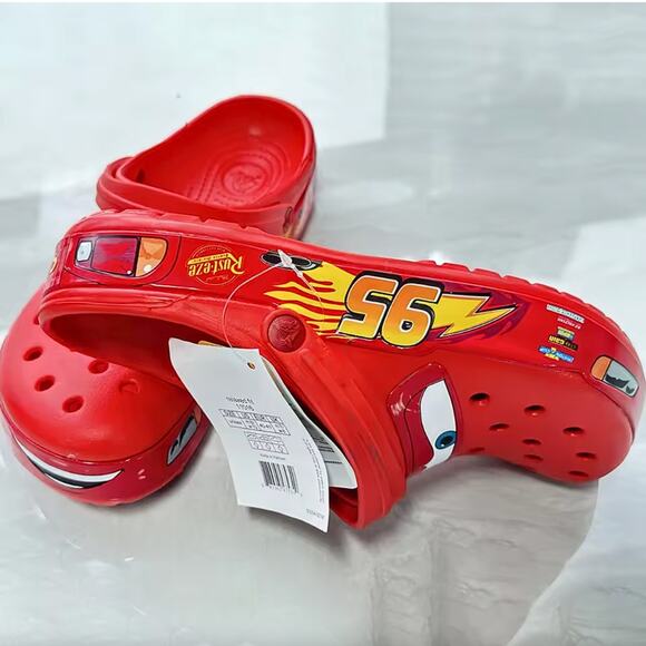 NWT Crocs Lightning McQueen Shoes Slides Red Size M4-M10 W6-W12 Cars Disney - Picture 3 of 6